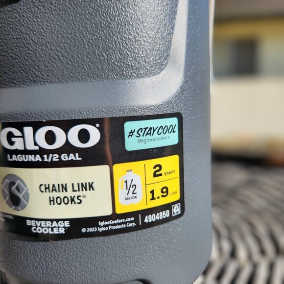 NEW Igloo Half Gallon Tumbler Jug Cooler Beverage Container Thermos 1/2 Gallon S - Picture 3 of 7